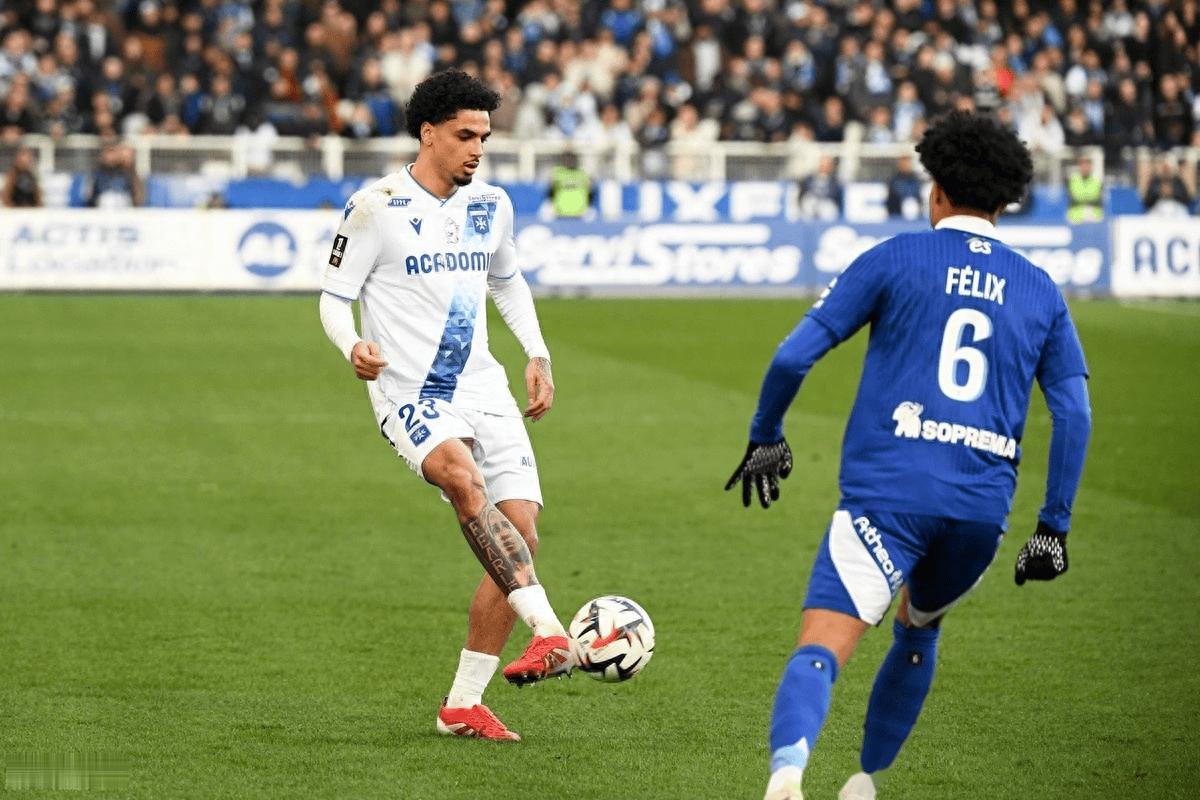 法甲对决：斯特拉斯堡主场迎战洛里昂，中下游抢分关键战！